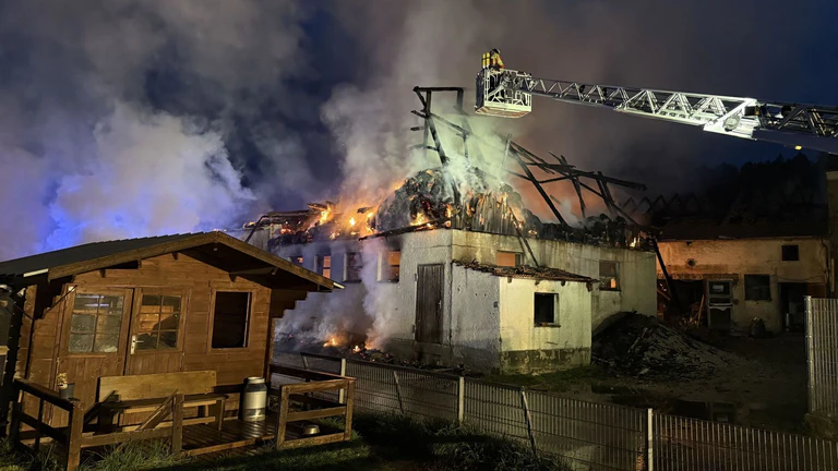 Feuer Almbranz — © NEWS5 / Roland Wellenhöfer