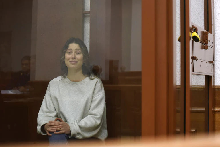 Doppelstaatlerin Xenia Karelina war in Russland zu zwölf Jahren Haft verurteilt worden (Archivbild). — © Uncredited/AP/dpa