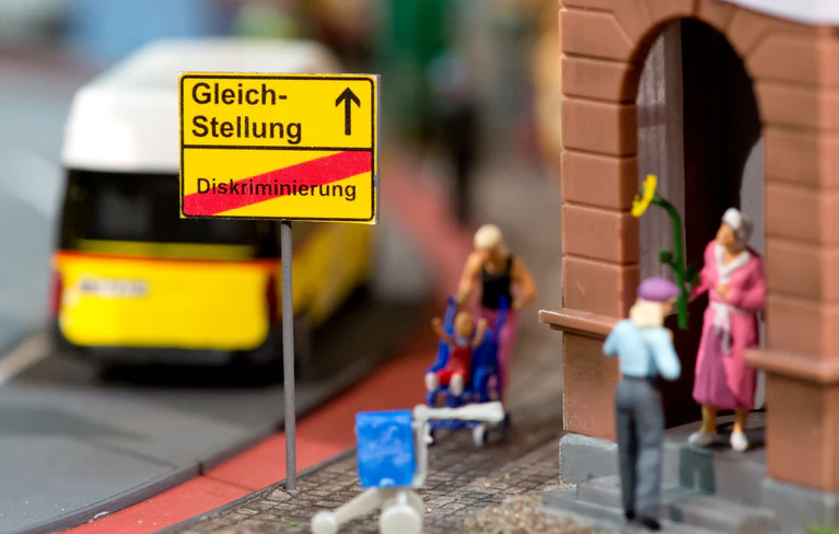 Dank einer befristeten Förderung des Bundes existieren zusätzlich vier freie Antidiskriminierungsstellen, die Menschen auch in ländlicheren Regionen beraten können  (Symbolbild). — © picture alliance / dpa