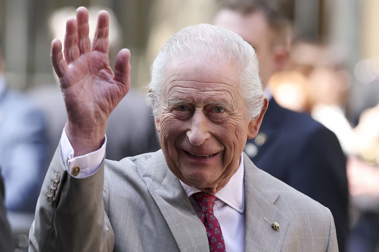 In Italien gab es für Charles ein Glas Nutella - mit seinem Namen in Gold. — © Phil Noble/PA Wire/dpa